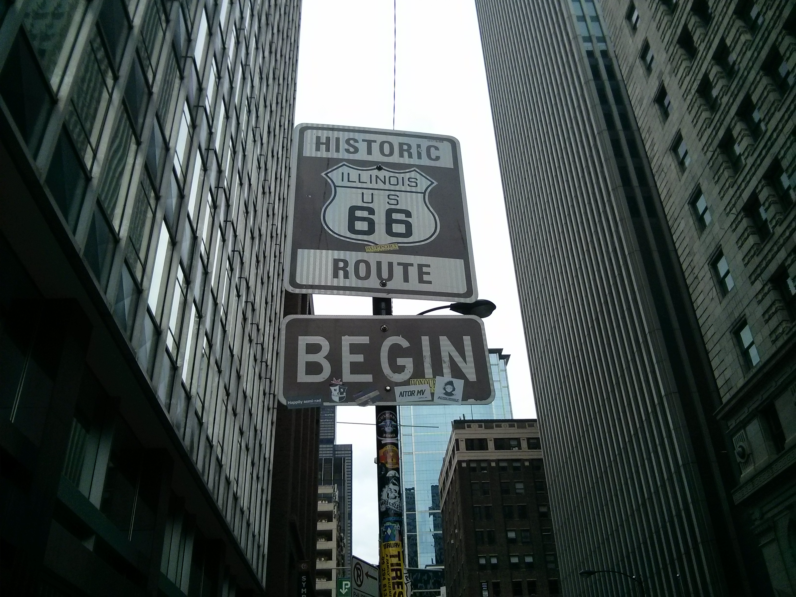 Street sign marking the beginning of historical Route 66.